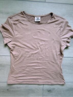 vine and valley essentials shirt